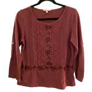 Floral embroidered shirt with 3/4 length sleeves